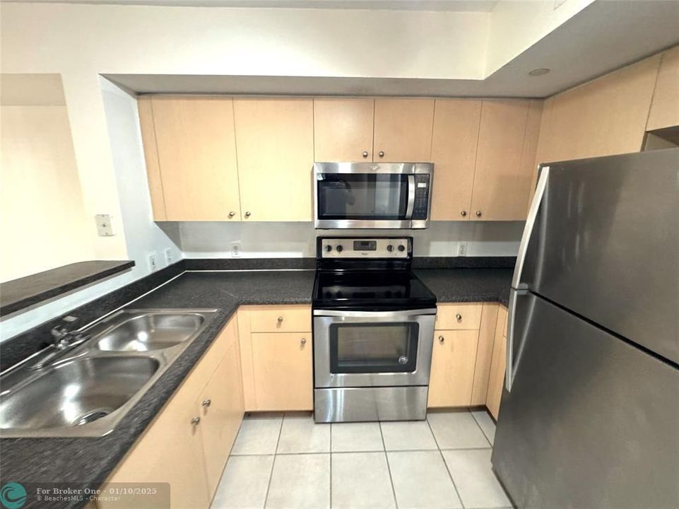 For Rent: $1,950 (2 beds, 2 baths, 1060 Square Feet)