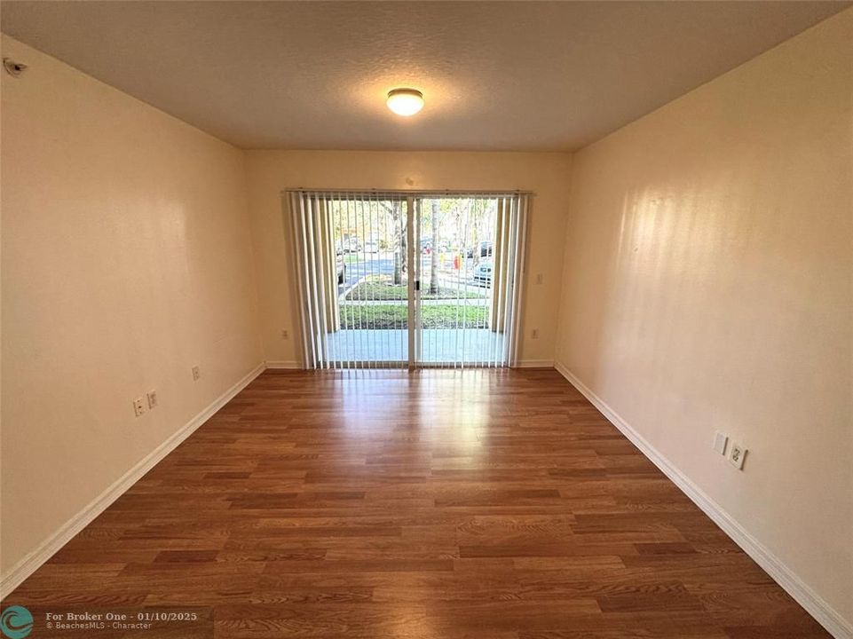 For Rent: $1,950 (2 beds, 2 baths, 1060 Square Feet)