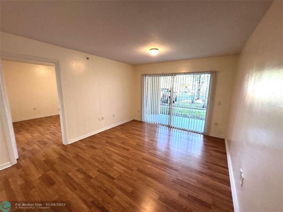 For Rent: $1,950 (2 beds, 2 baths, 1060 Square Feet)