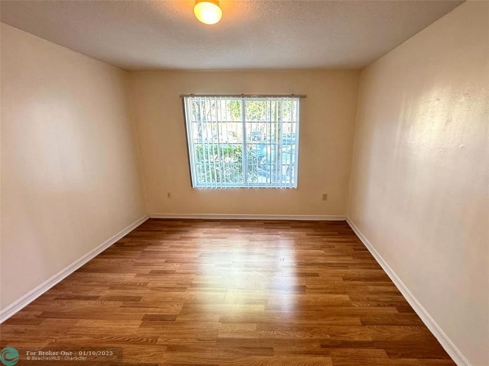 For Rent: $1,950 (2 beds, 2 baths, 1060 Square Feet)