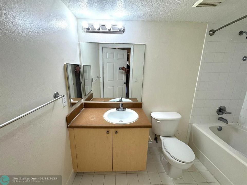 For Rent: $1,950 (2 beds, 2 baths, 1060 Square Feet)