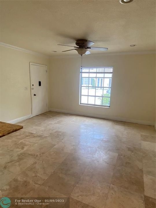 For Rent: $1,850 (2 beds, 1 baths, 950 Square Feet)