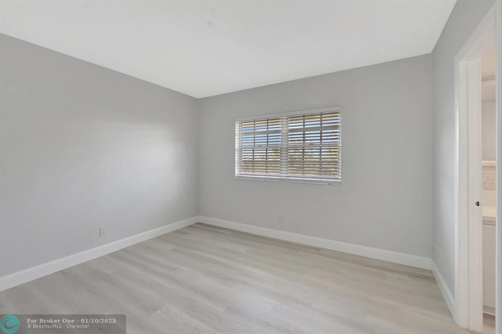 For Sale: $256,000 (2 beds, 2 baths, 910 Square Feet)