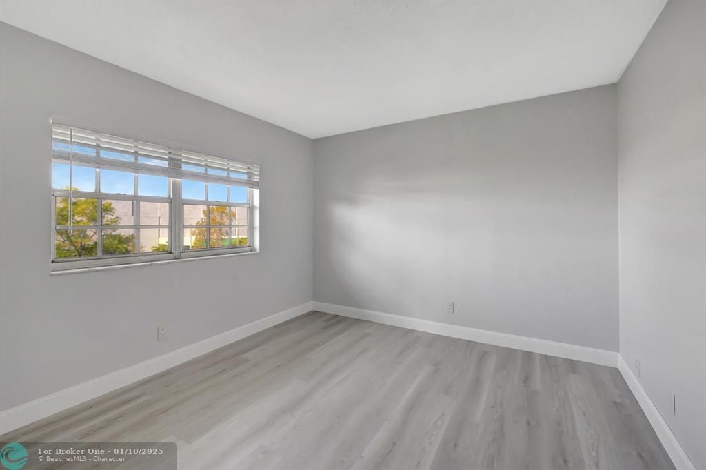 For Sale: $256,000 (2 beds, 2 baths, 910 Square Feet)