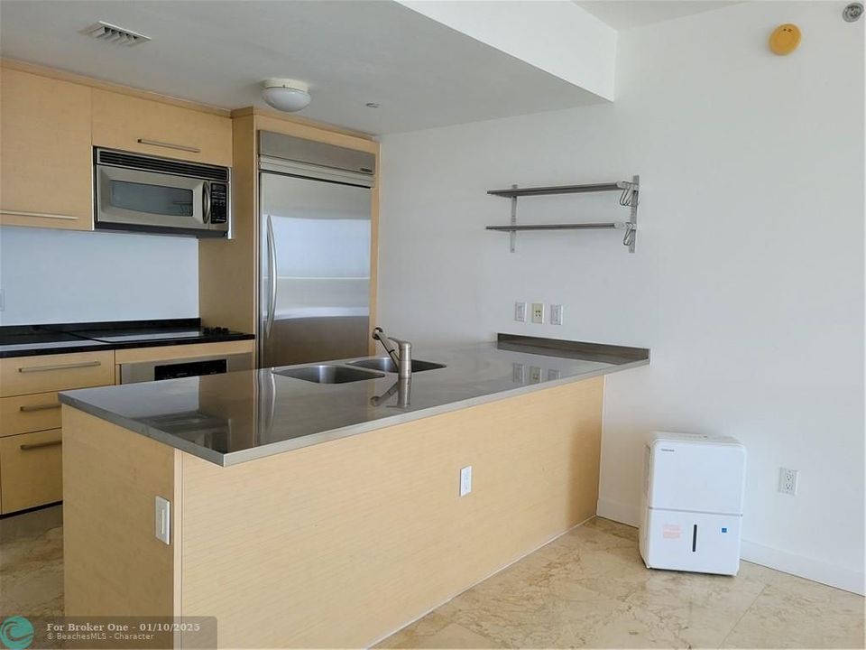 For Rent: $4,300 (2 beds, 1 baths, 1086 Square Feet)