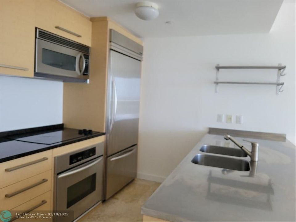 For Rent: $4,300 (2 beds, 1 baths, 1086 Square Feet)