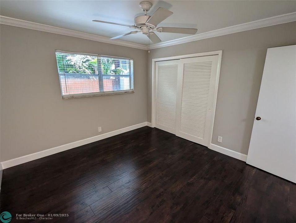 For Sale: $199,000 (1 beds, 1 baths, 560 Square Feet)