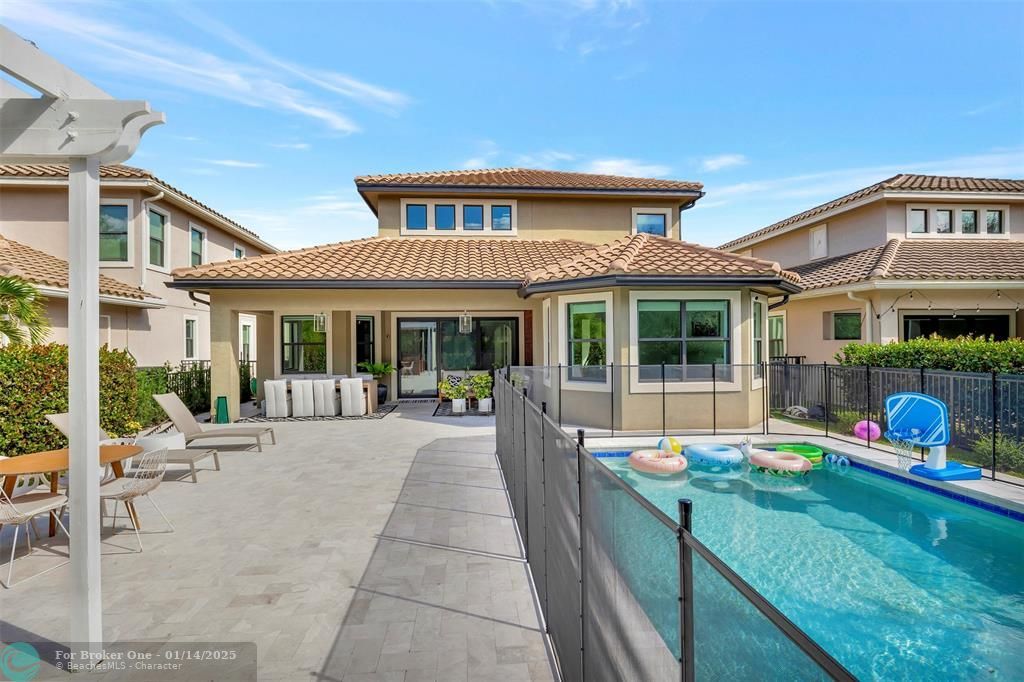 For Sale: $1,400,000 (5 beds, 4 baths, 3158 Square Feet)