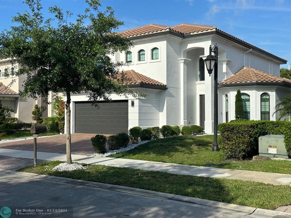 For Sale: $1,400,000 (5 beds, 4 baths, 3158 Square Feet)