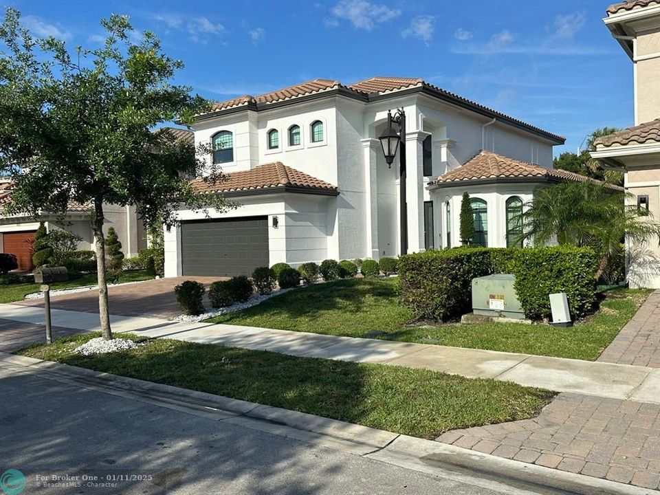 For Sale: $1,400,000 (5 beds, 4 baths, 3158 Square Feet)