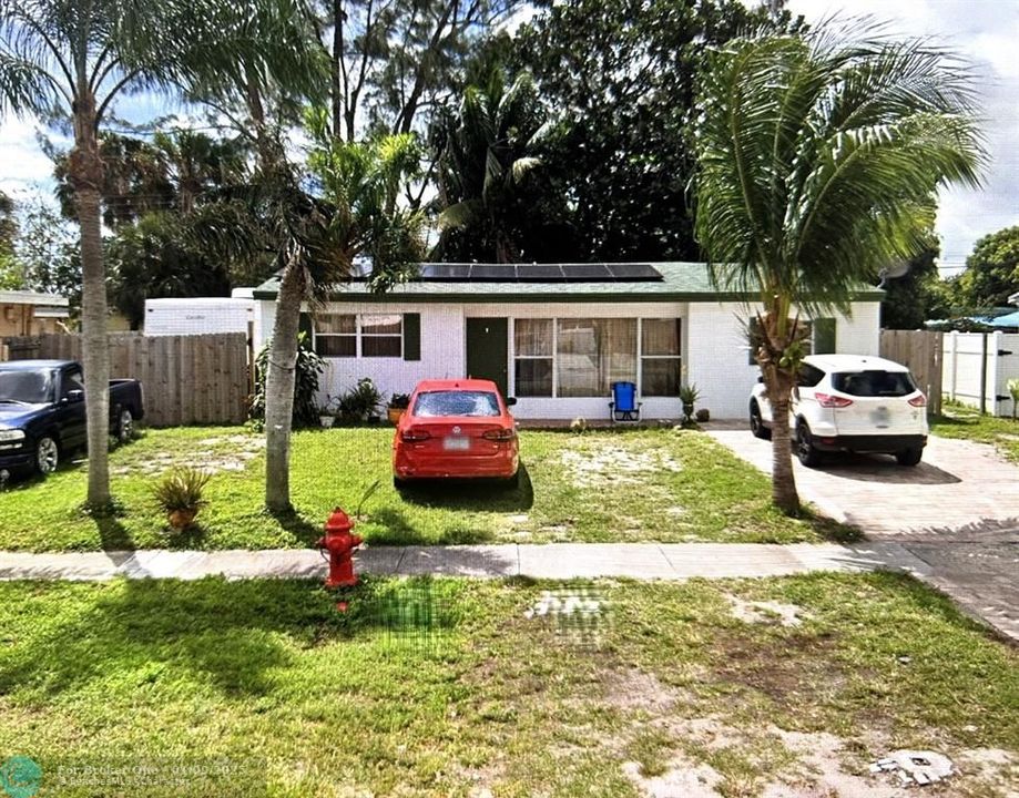 For Sale: $409,900 (3 beds, 2 baths, 813 Square Feet)