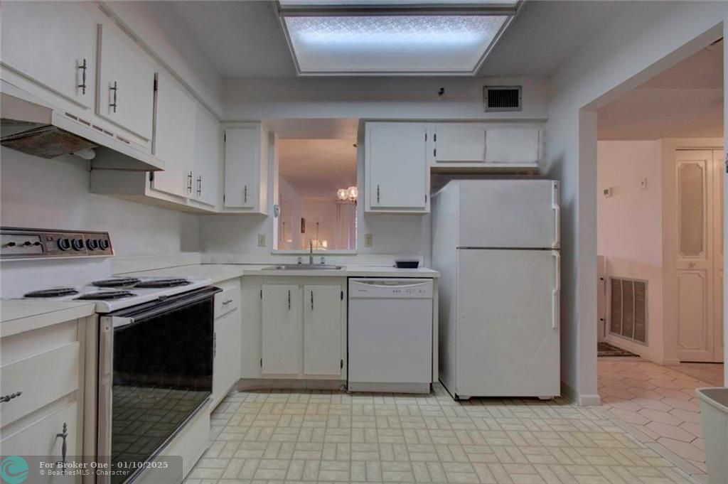 For Rent: $1,700 (1 beds, 2 baths, 1065 Square Feet)