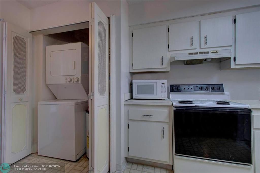 For Rent: $1,700 (1 beds, 2 baths, 1065 Square Feet)