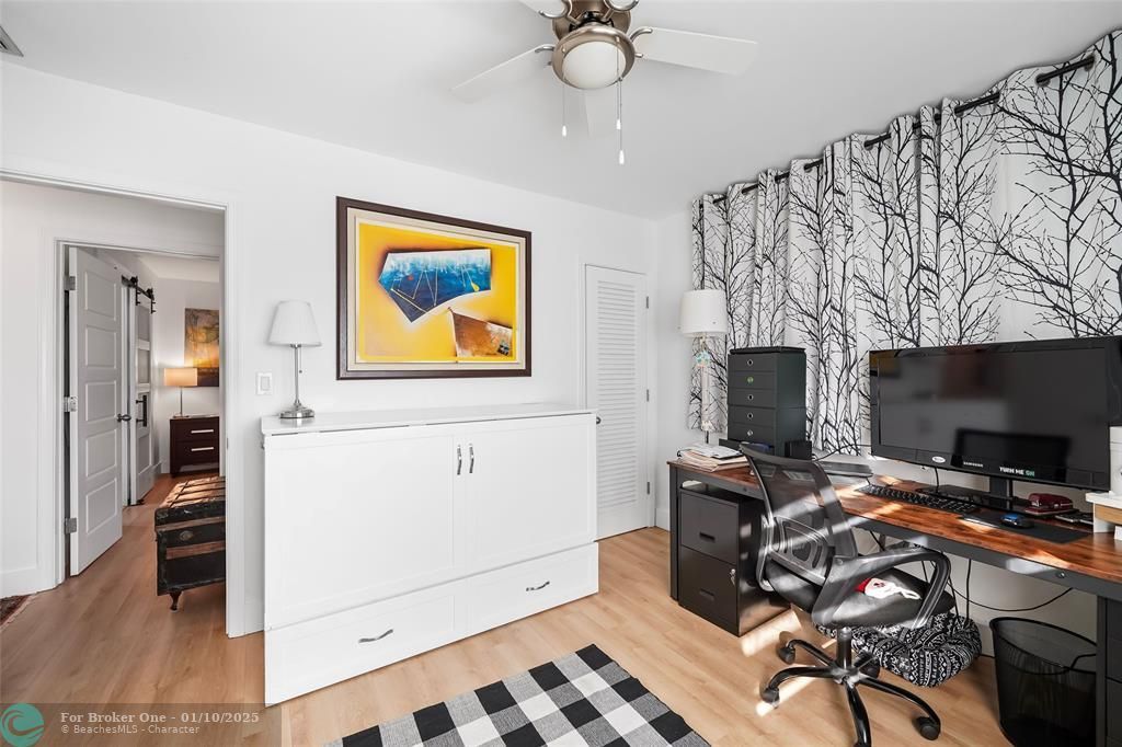 For Sale: $430,000 (2 beds, 2 baths, 1068 Square Feet)