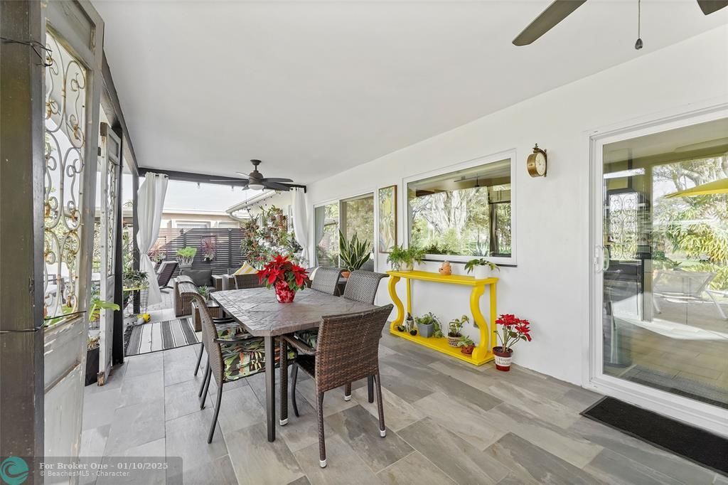 For Sale: $430,000 (2 beds, 2 baths, 1068 Square Feet)