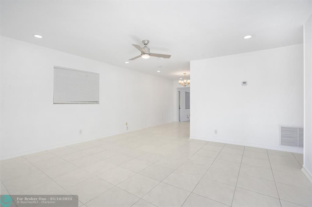 For Rent: $3,100 (2 beds, 1 baths, 1062 Square Feet)