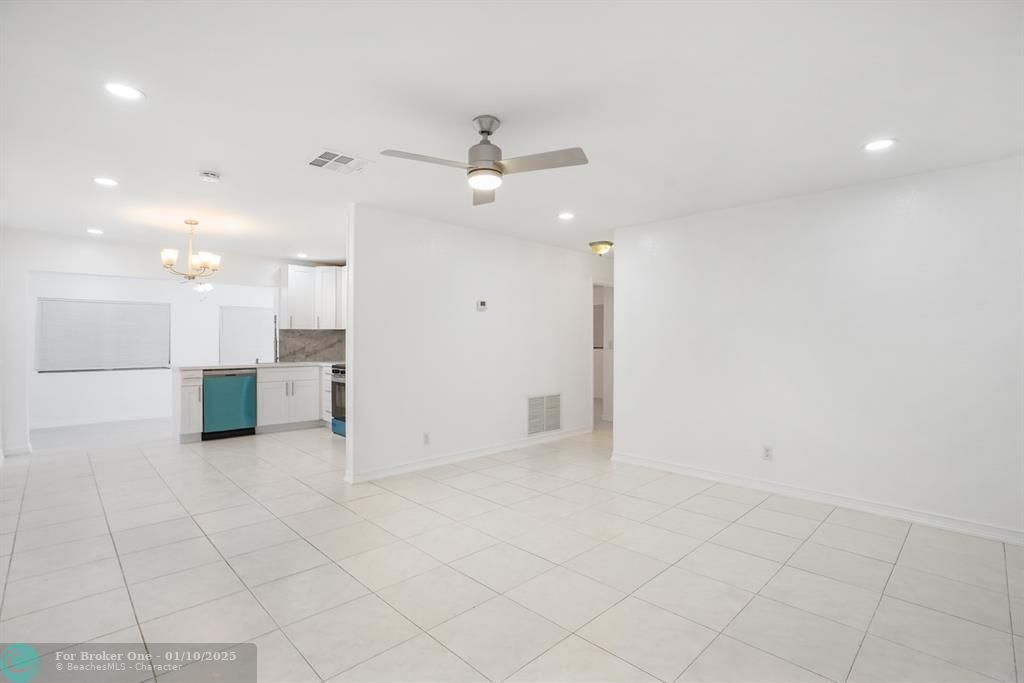 For Rent: $3,100 (2 beds, 1 baths, 1062 Square Feet)