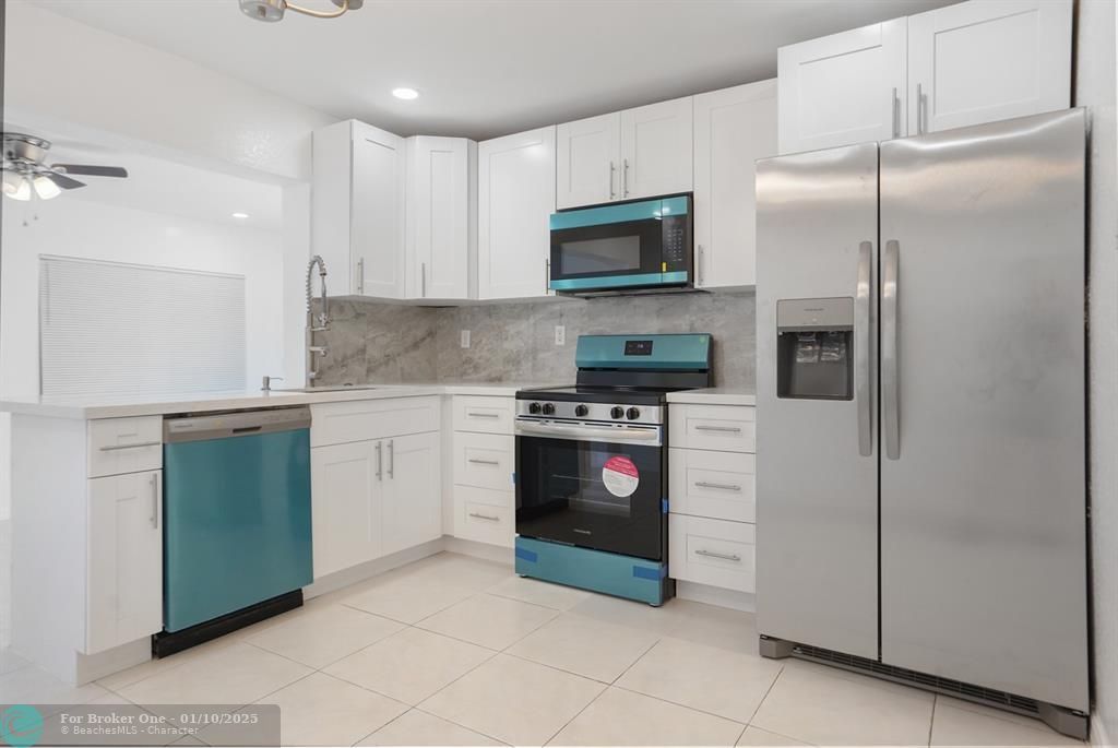 For Sale: $429,000 (2 beds, 1 baths, 1062 Square Feet)