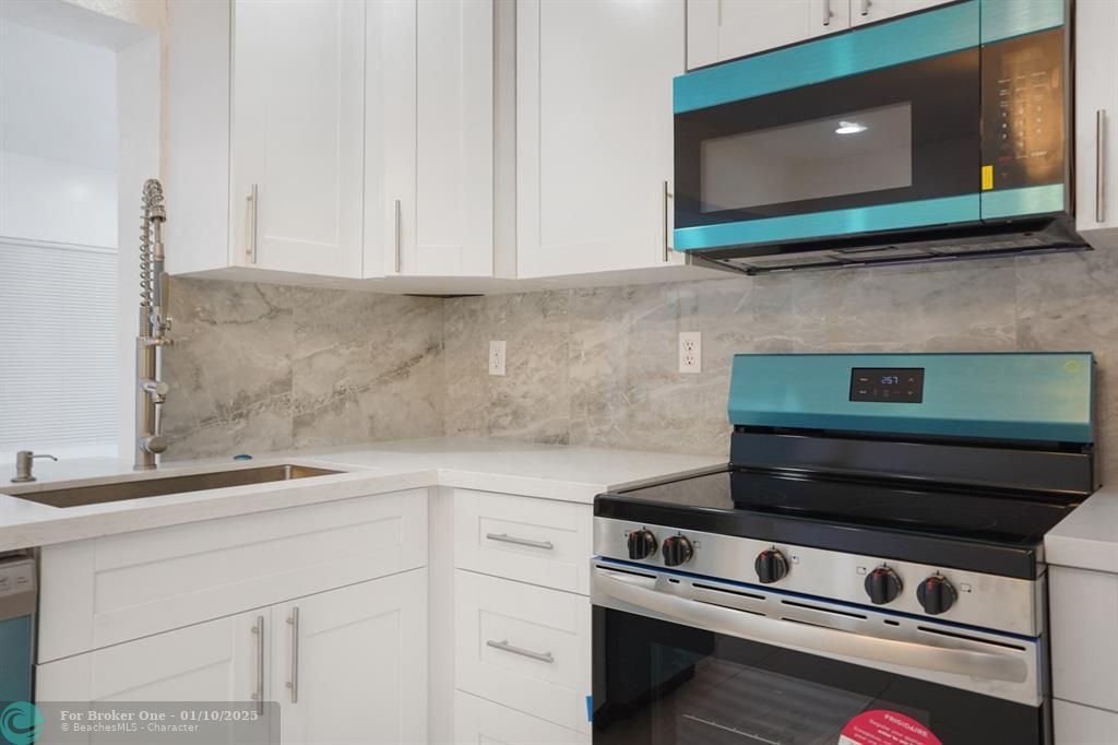 For Sale: $429,000 (2 beds, 1 baths, 1062 Square Feet)