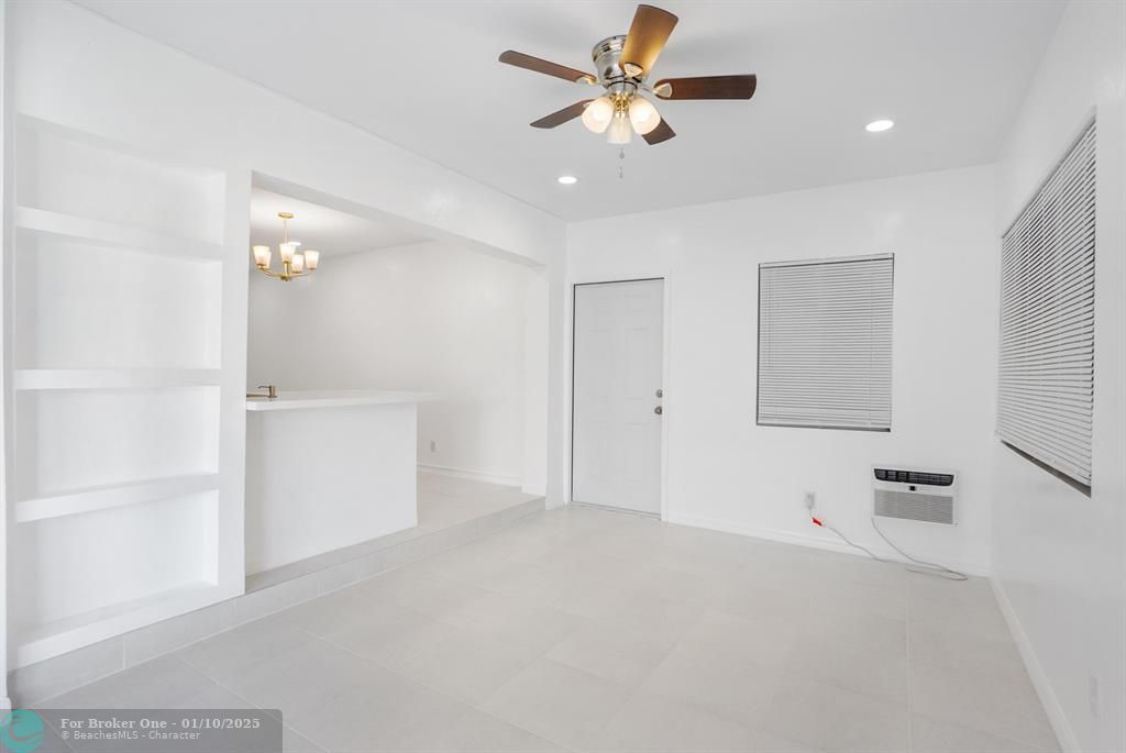 For Sale: $429,000 (2 beds, 1 baths, 1062 Square Feet)