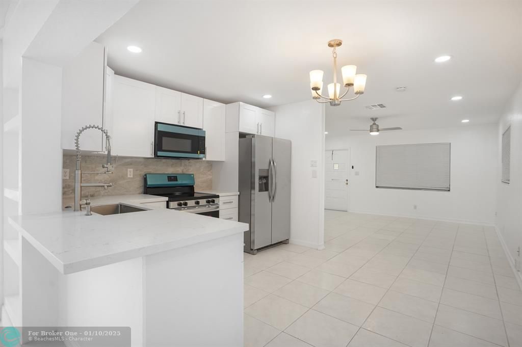 For Sale: $429,000 (2 beds, 1 baths, 1062 Square Feet)