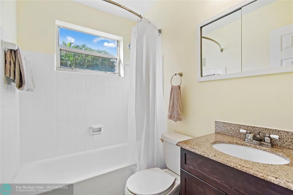 For Sale: $395,000 (2 beds, 1 baths, 977 Square Feet)