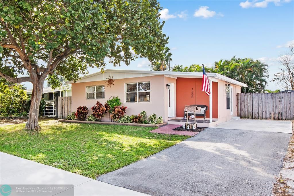 For Sale: $395,000 (2 beds, 1 baths, 977 Square Feet)