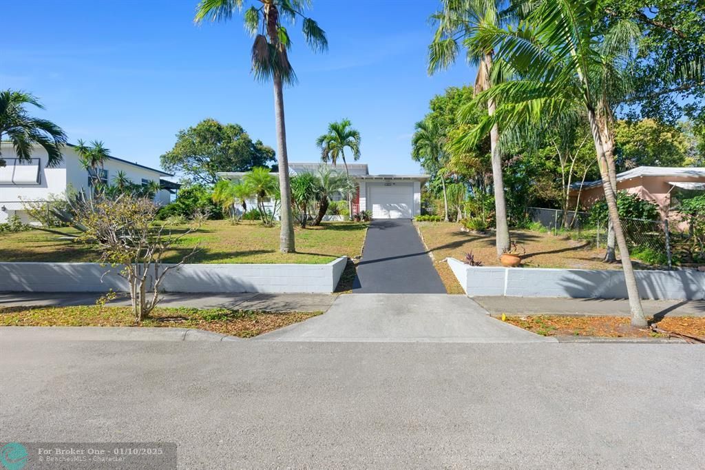 For Sale: $455,000 (3 beds, 2 baths, 1030 Square Feet)