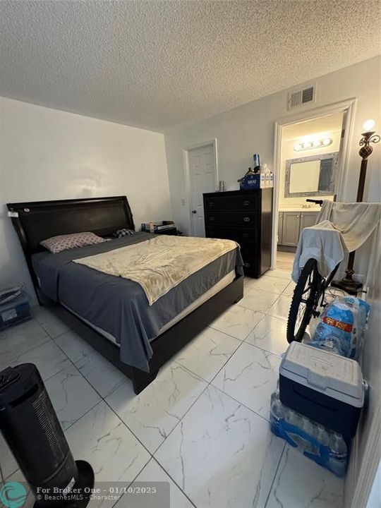 For Rent: $2,350 (2 beds, 2 baths, 857 Square Feet)