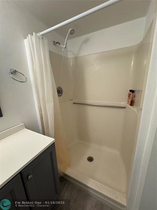 For Rent: $2,350 (2 beds, 2 baths, 857 Square Feet)