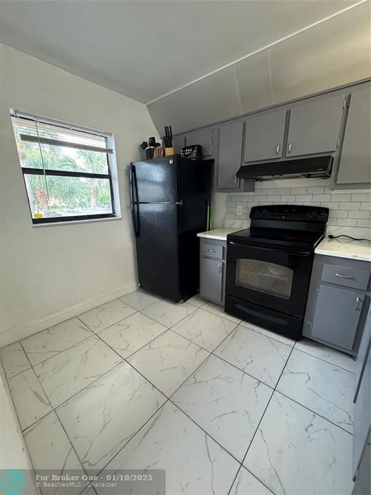 For Rent: $2,350 (2 beds, 2 baths, 857 Square Feet)