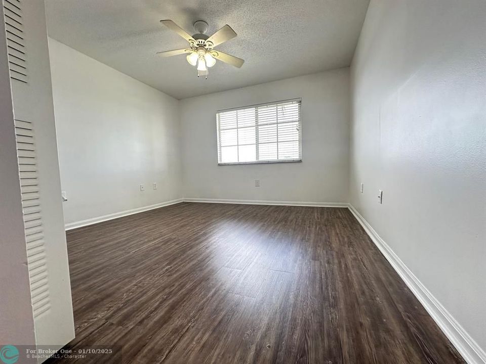 For Rent: $1,699 (1 beds, 1 baths, 802 Square Feet)