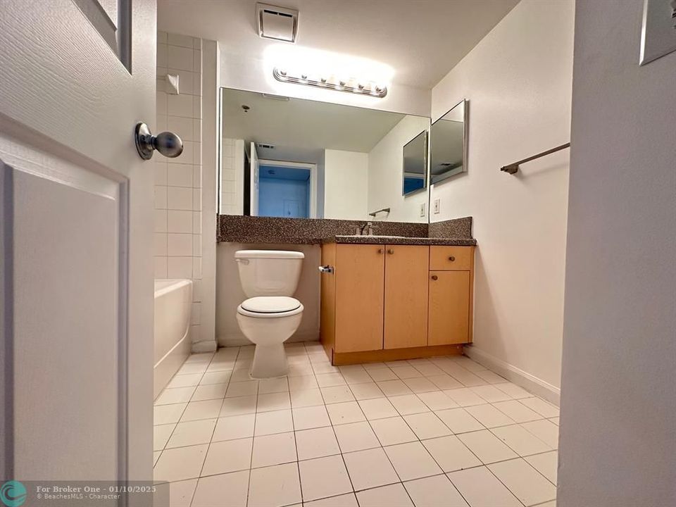 For Rent: $1,699 (1 beds, 1 baths, 802 Square Feet)