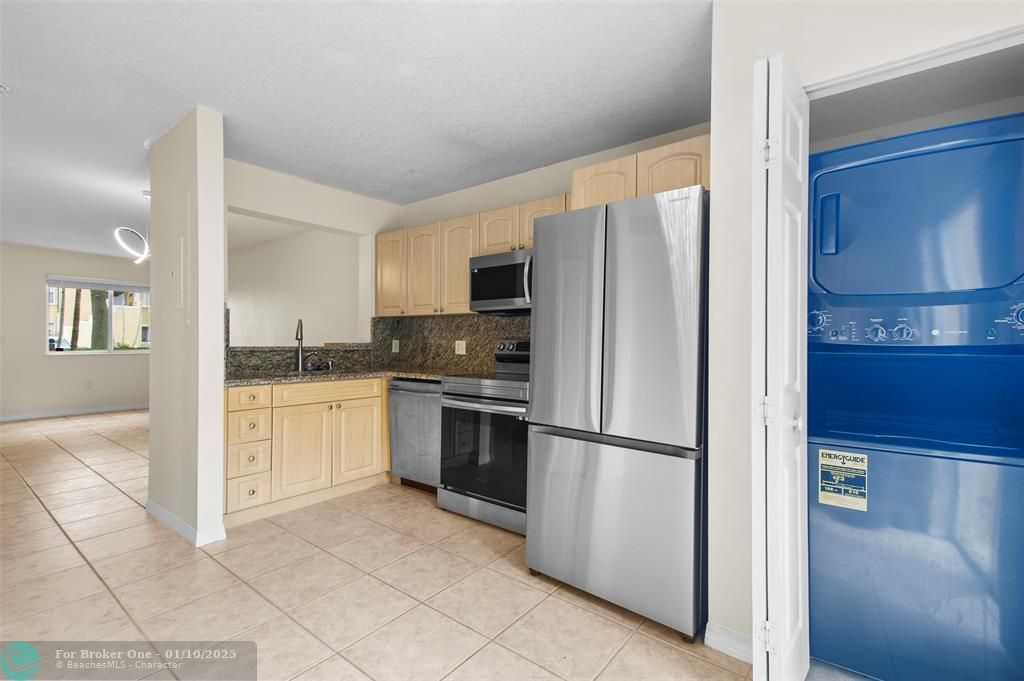 For Rent: $2,250 (2 beds, 2 baths, 970 Square Feet)