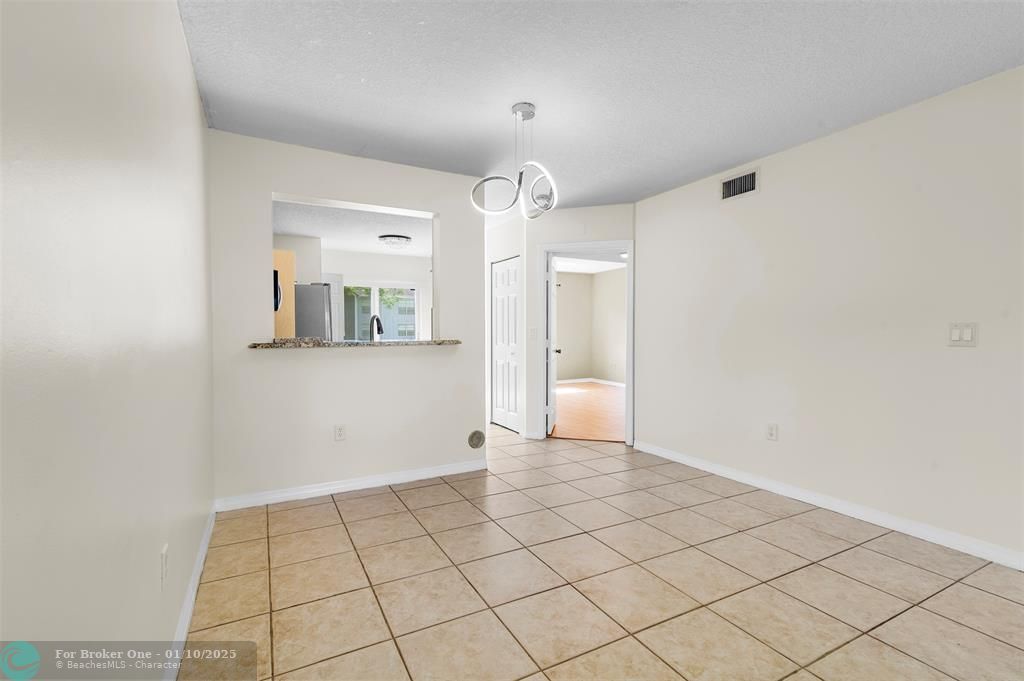 For Rent: $2,250 (2 beds, 2 baths, 970 Square Feet)