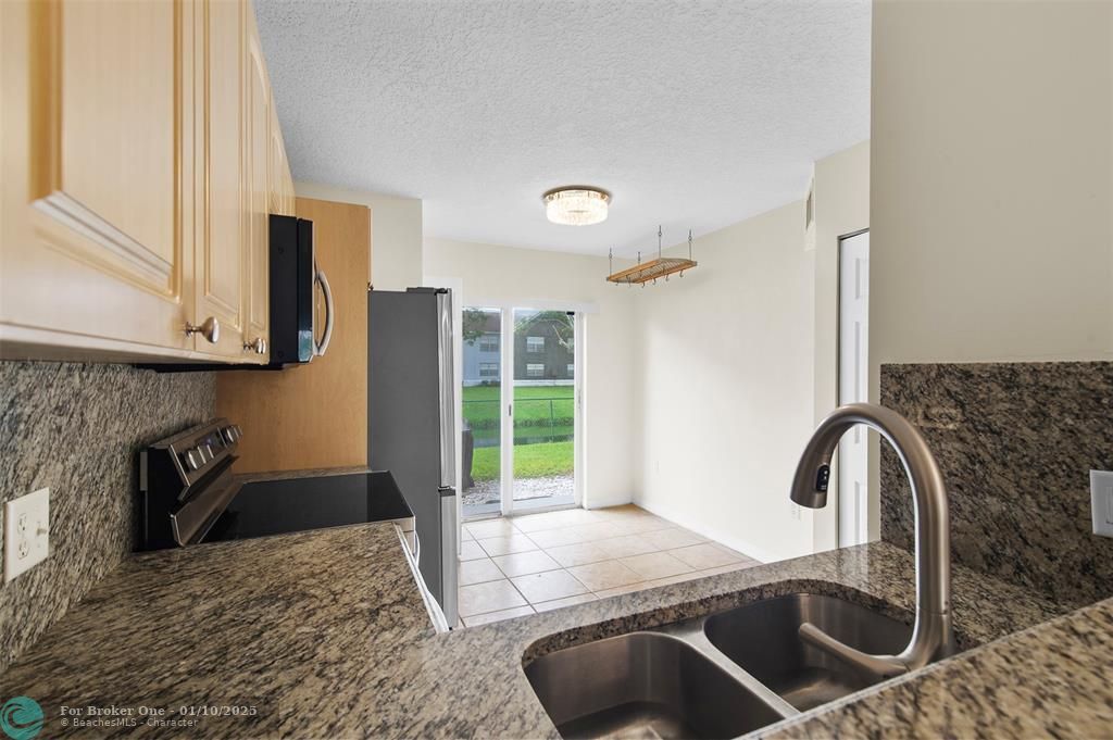 For Rent: $2,250 (2 beds, 2 baths, 970 Square Feet)