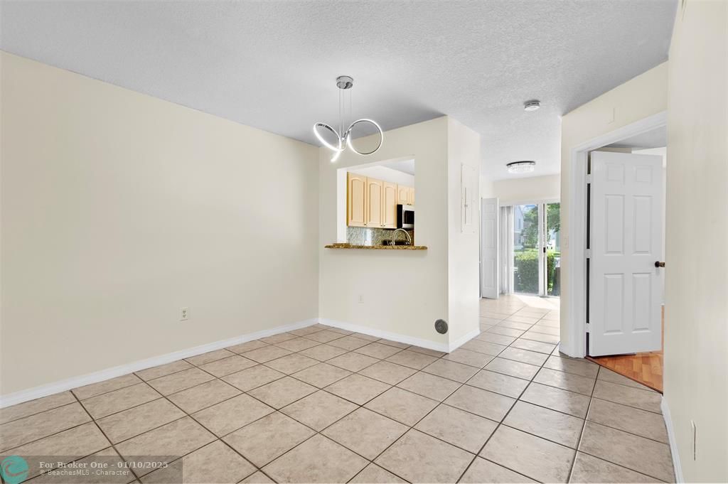 For Rent: $2,250 (2 beds, 2 baths, 970 Square Feet)