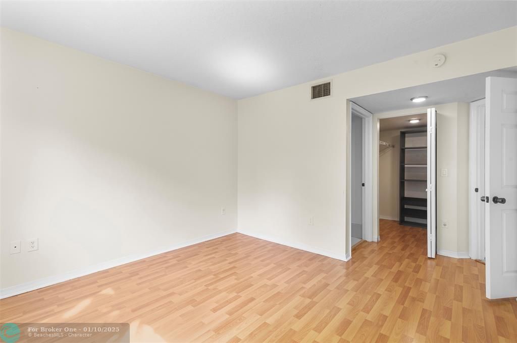 For Rent: $2,250 (2 beds, 2 baths, 970 Square Feet)