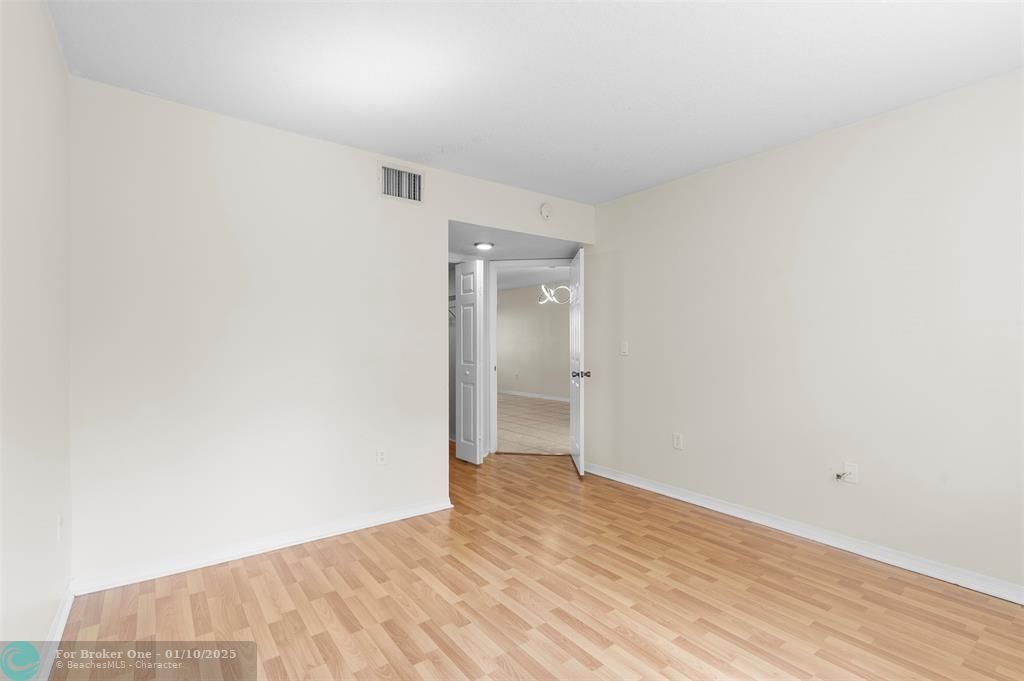 For Rent: $2,250 (2 beds, 2 baths, 970 Square Feet)