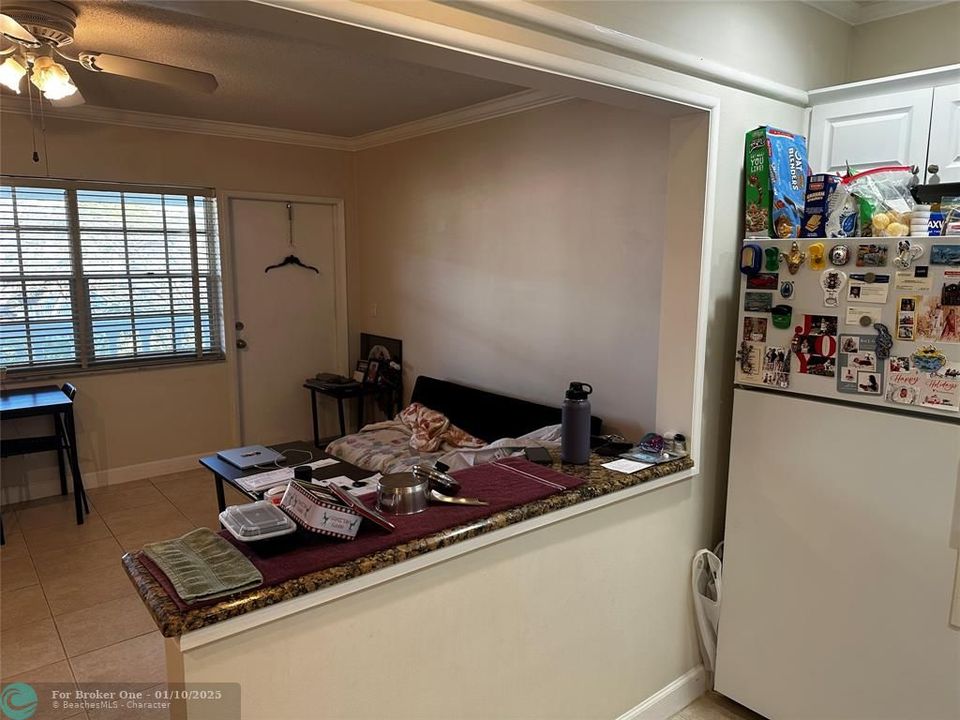 For Sale: $190,000 (1 beds, 1 baths, 650 Square Feet)