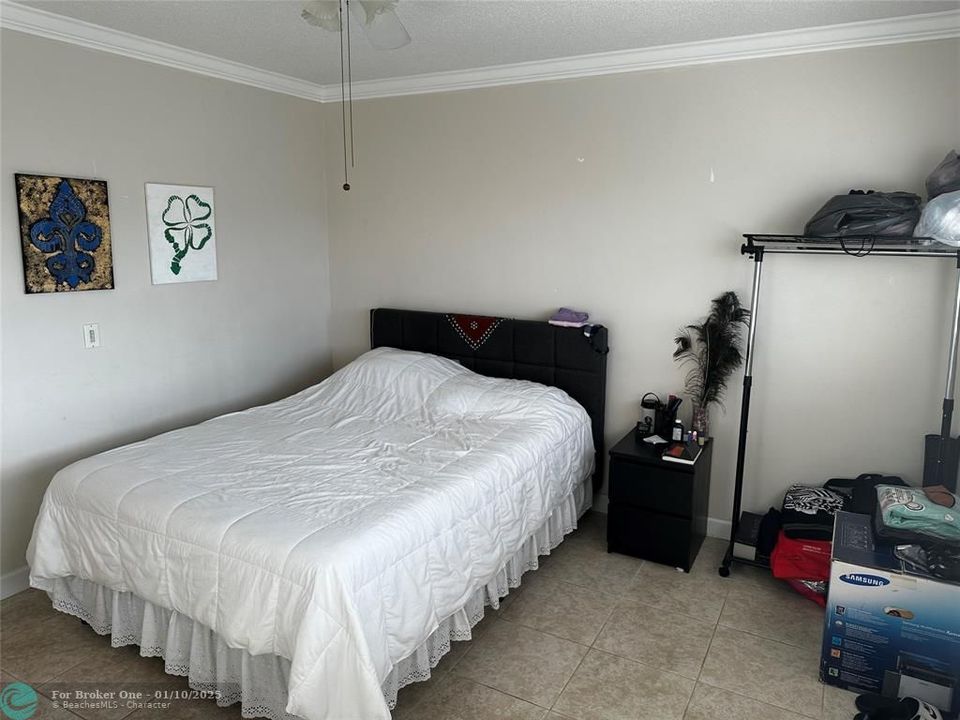 For Sale: $190,000 (1 beds, 1 baths, 650 Square Feet)