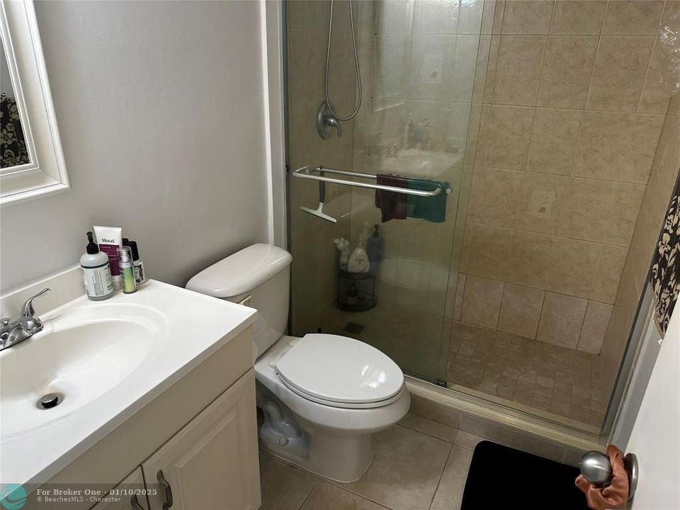 For Sale: $190,000 (1 beds, 1 baths, 650 Square Feet)