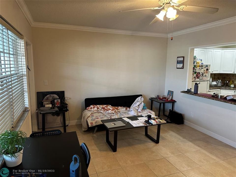 For Sale: $190,000 (1 beds, 1 baths, 650 Square Feet)