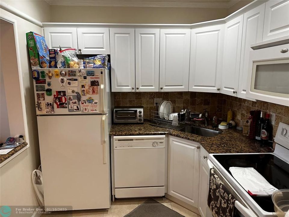 For Sale: $190,000 (1 beds, 1 baths, 650 Square Feet)