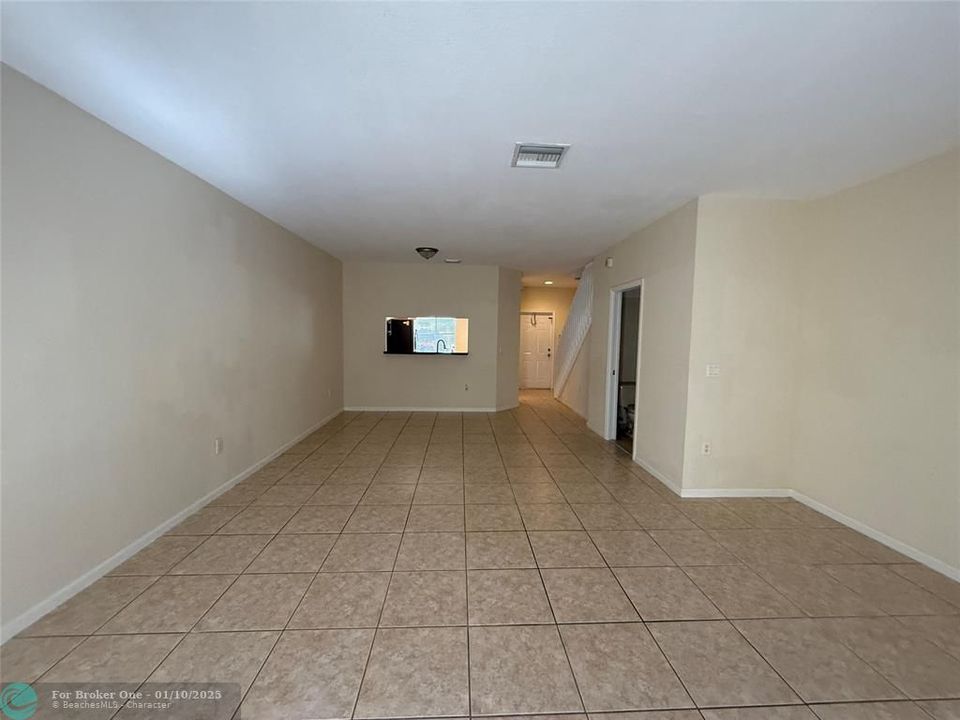 For Rent: $3,100 (3 beds, 2 baths, 1306 Square Feet)