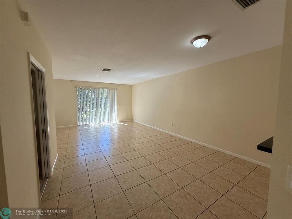 For Rent: $3,100 (3 beds, 2 baths, 1306 Square Feet)