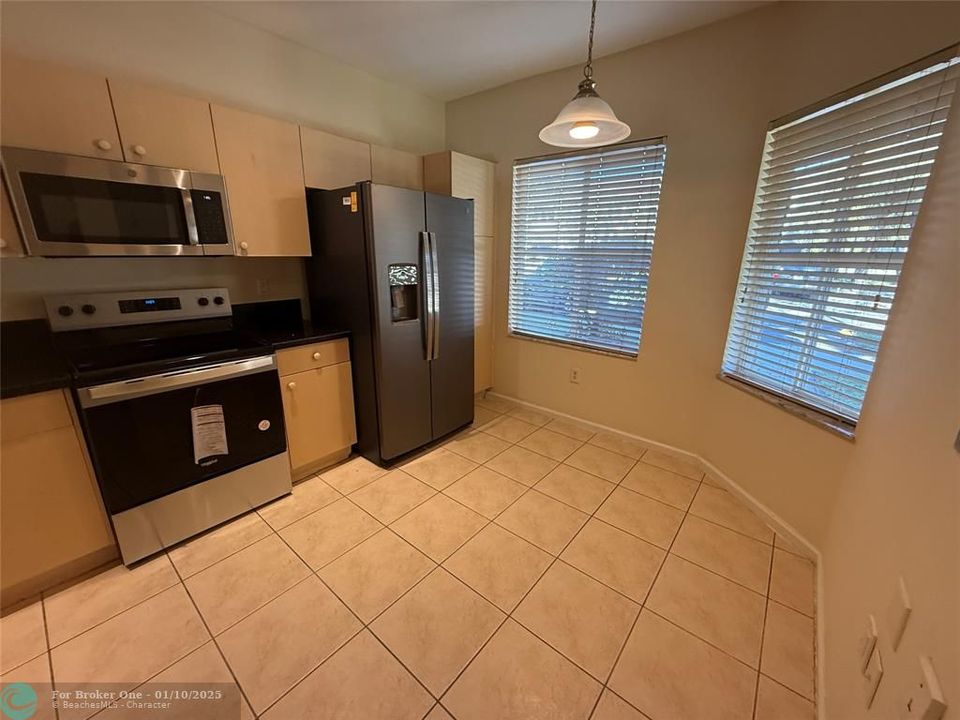 For Rent: $3,100 (3 beds, 2 baths, 1306 Square Feet)