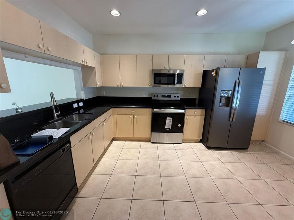 For Rent: $3,100 (3 beds, 2 baths, 1306 Square Feet)