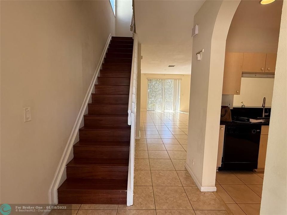 For Rent: $3,100 (3 beds, 2 baths, 1306 Square Feet)