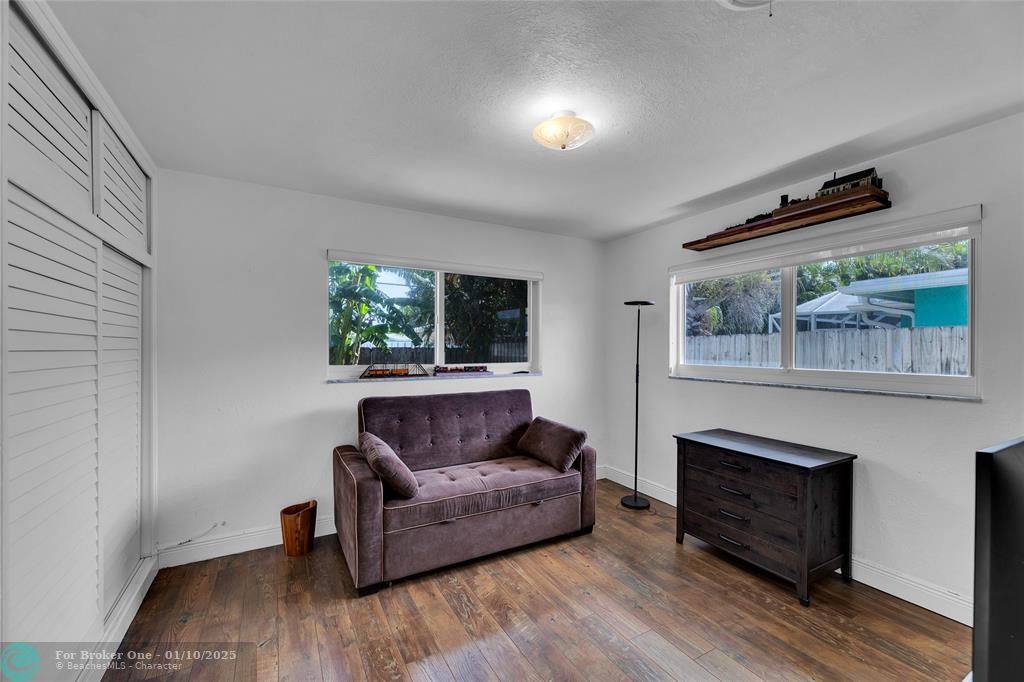 For Rent: $4,500 (3 beds, 2 baths, 1824 Square Feet)